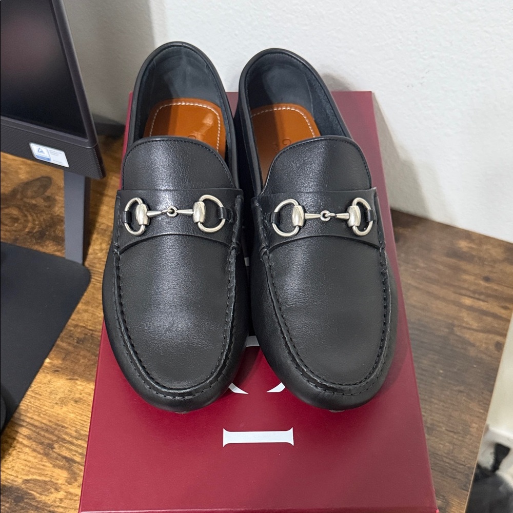 Gucci Black Leather Loafers with Silver Detailing - Picture 1 of 7